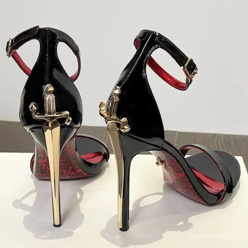 Sandálias de Salto Alto em Couro Patenteado para Mulheres 2026, Sapatos de Designer de Luxo com Salto Fino, Saltos Altos