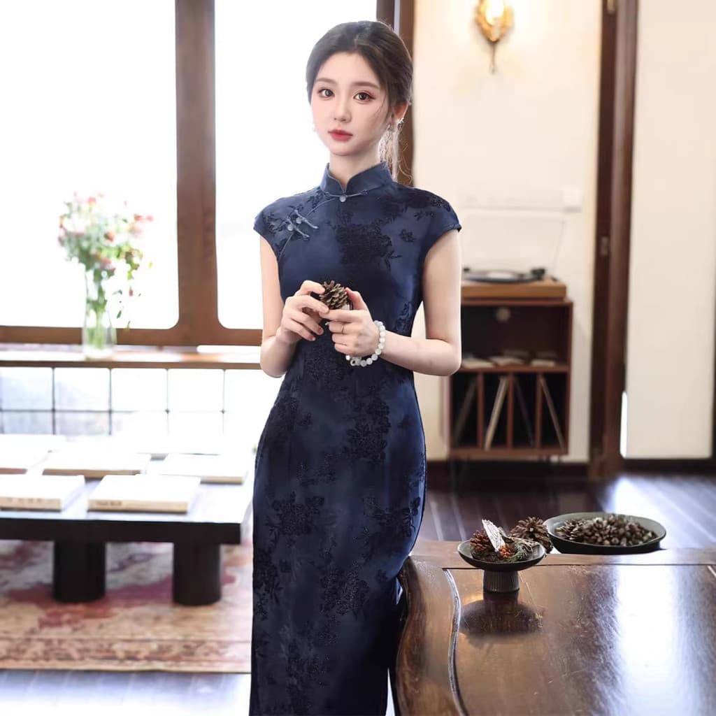 2026 primavera verão novo estilo cheongsam Tie-Dye reunindo longo sem mangas cheongsam azul marinho literário Retro esti