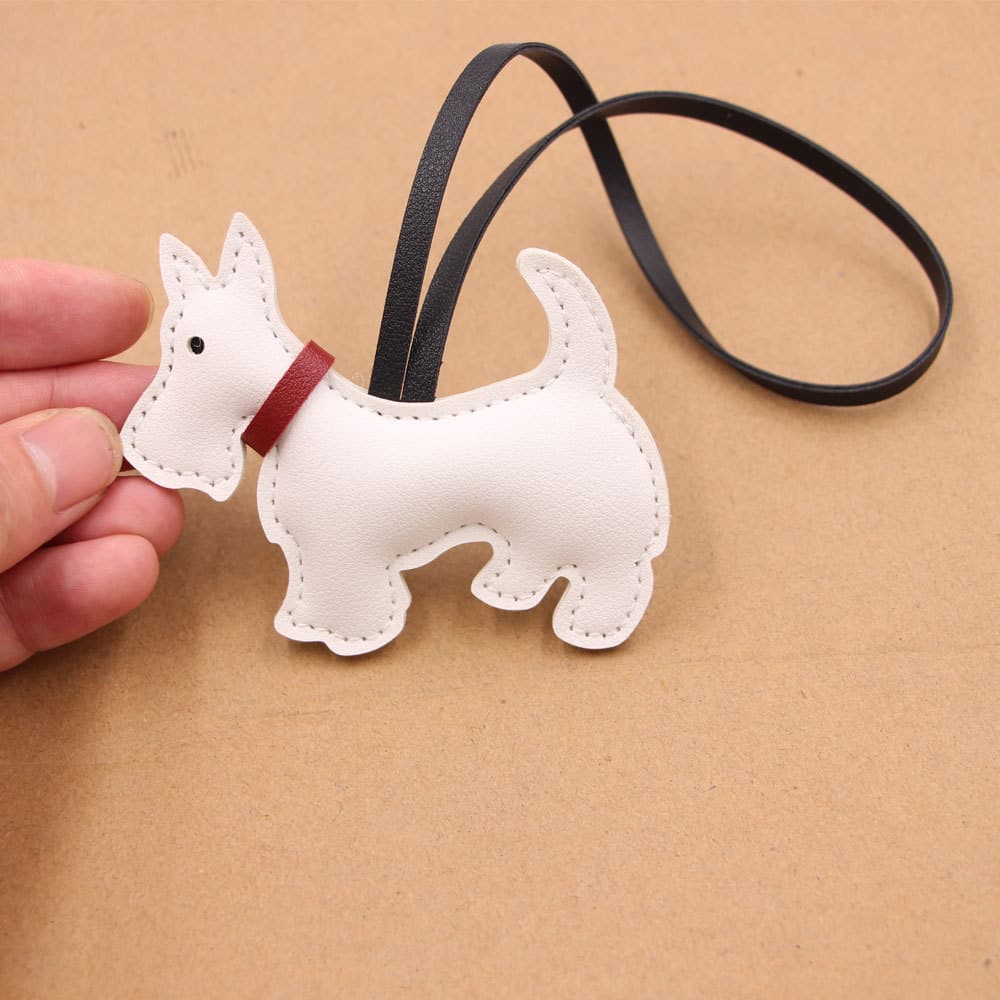 Acessórios para cães, pingentes para carro, acessórios, enfeites para bolsas, cordões e pingentes.