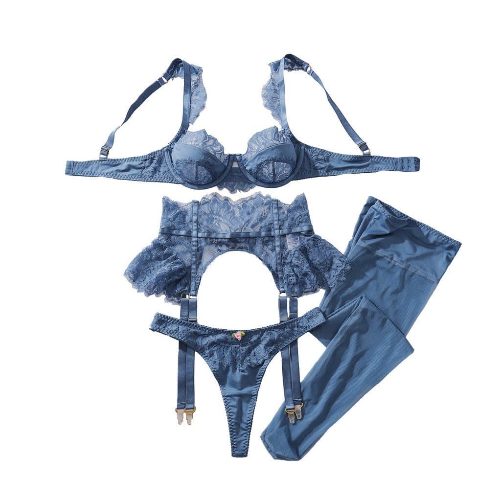 Elegante conjunto de duas peças em renda azul de alta qualidade, com detalhes vazados e transparentes, para modelagem se