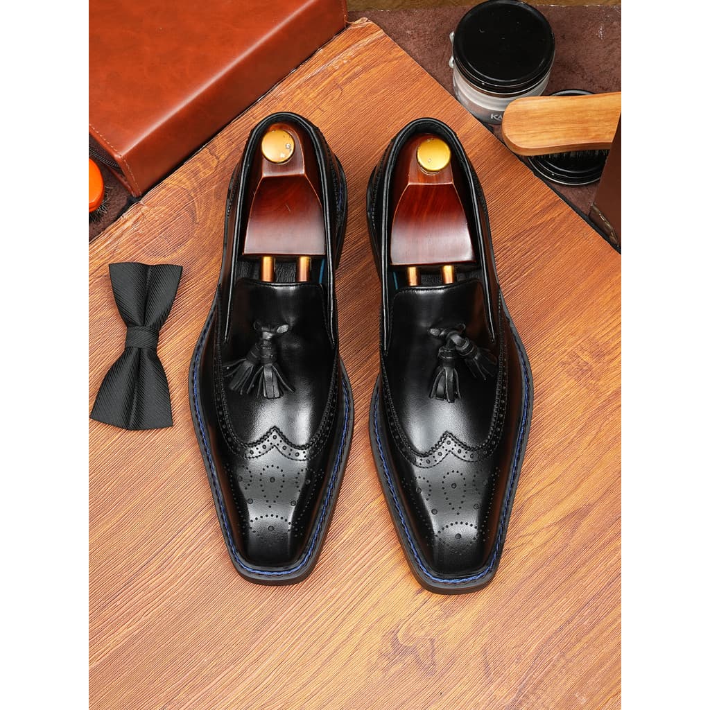 2026 novo estilo deslizamento-on mocassins masculinos de couro genuíno borla Brogue esculpido sapatos masculinos negócio