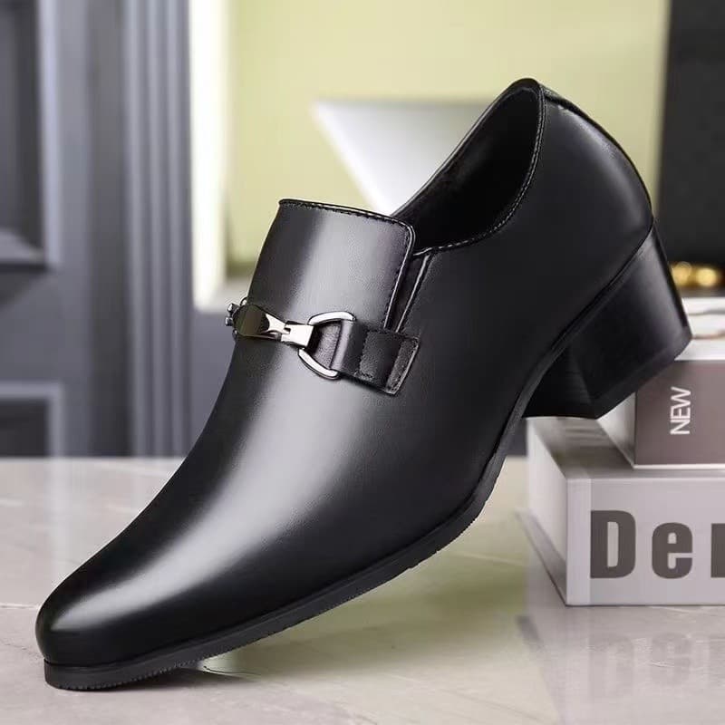 2025 primavera outono novo estilo britânico All-Match Retro couro Casual salto alto masculino negócios Formal Wear apont