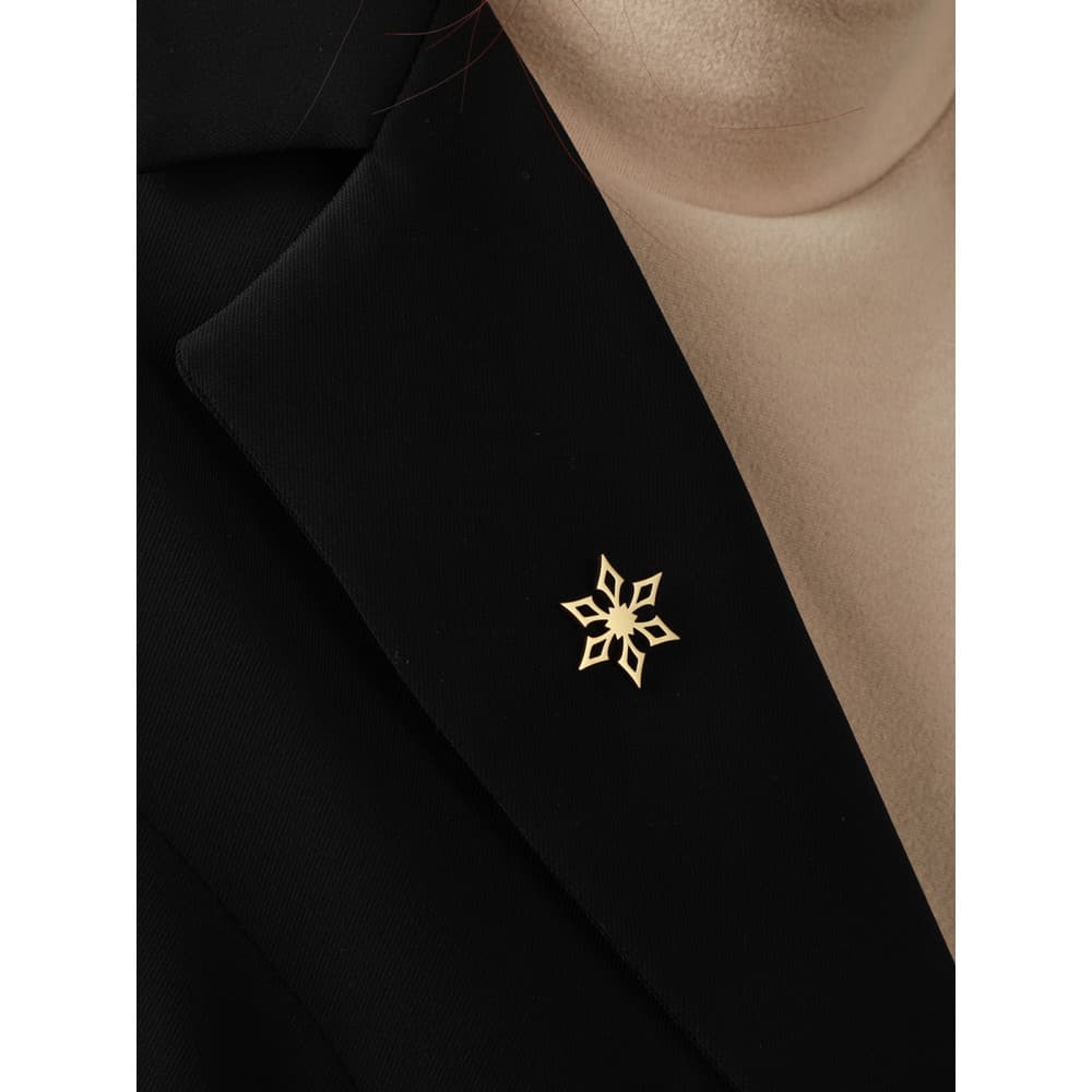 Floco de neve pino floco de neve titânio aço colar pino casaco decoração broche masculino blusão broche distintivo