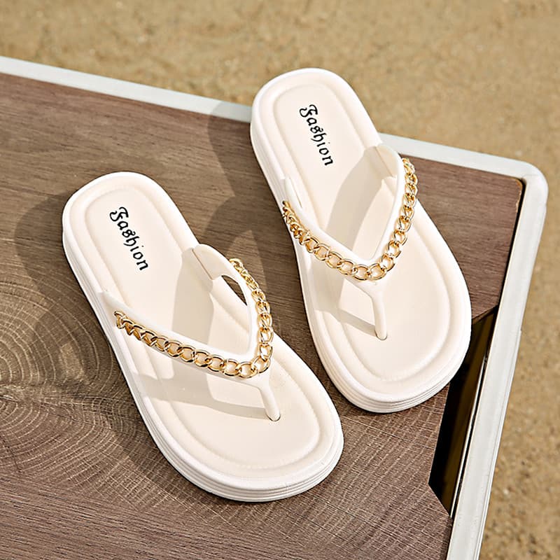 Flip-Flops feminino exterior Wear 2026 novo estilo verão corrente dourada de sola grossa praia férias tala sandálias à b