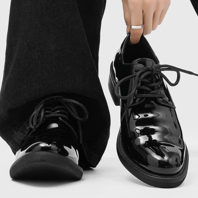 Sapatos de couro de dedo apontado masculino de sola grossa aumentado plissado britânico Casual Commuter Derby sapatos de