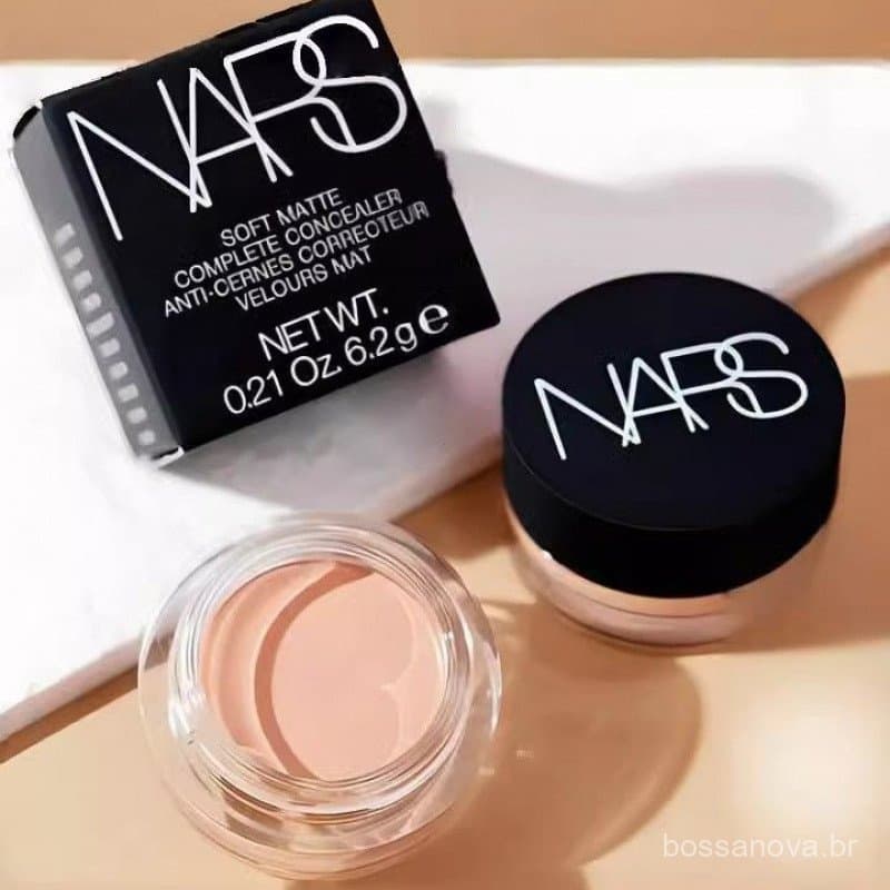 Corretivo Monocromático NARS Cross Round para Cobrir Imperfeições, Hidratar, Iluminar e Controlar a Oleosidade Facial