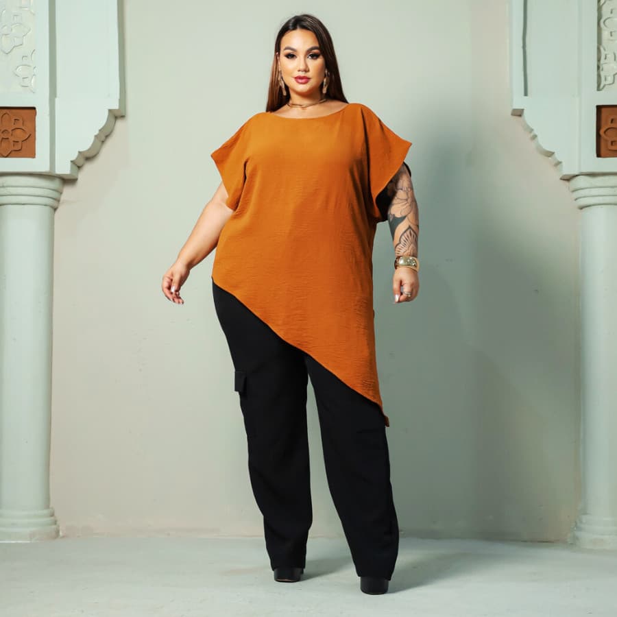 Blusa Bico Lateral Decote Redondo Plus Size Conforto e Estilo Diário Curvy