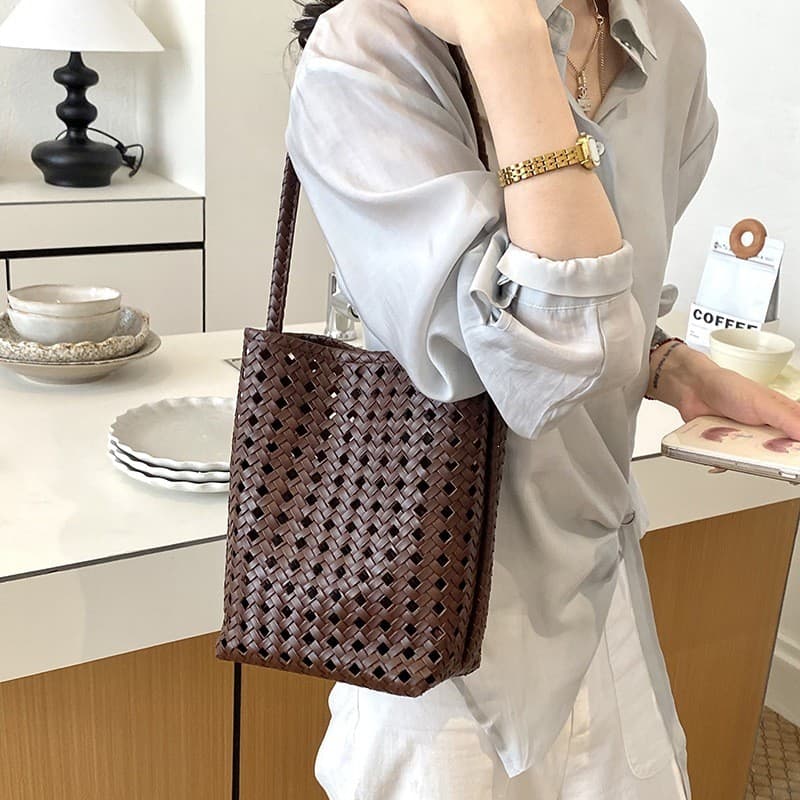 Nova bolsa de ombro vazada de estilo francês, de nicho e para vendas internacionais, bolsa casual de grande capacidade,