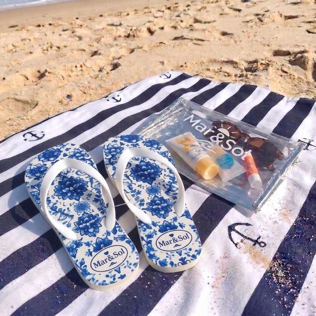 Chinelo de dedo confortável + necessaire – Estampa Exclusiva Vários Modelos Verão 2026/2027