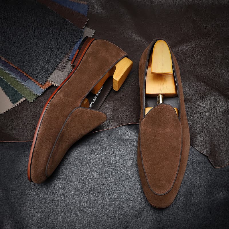 Mocassins masculinos de couro genuíno bico fino 2026 novo estilo sapatos masculinos de um Pedal All-Match camurça negóci