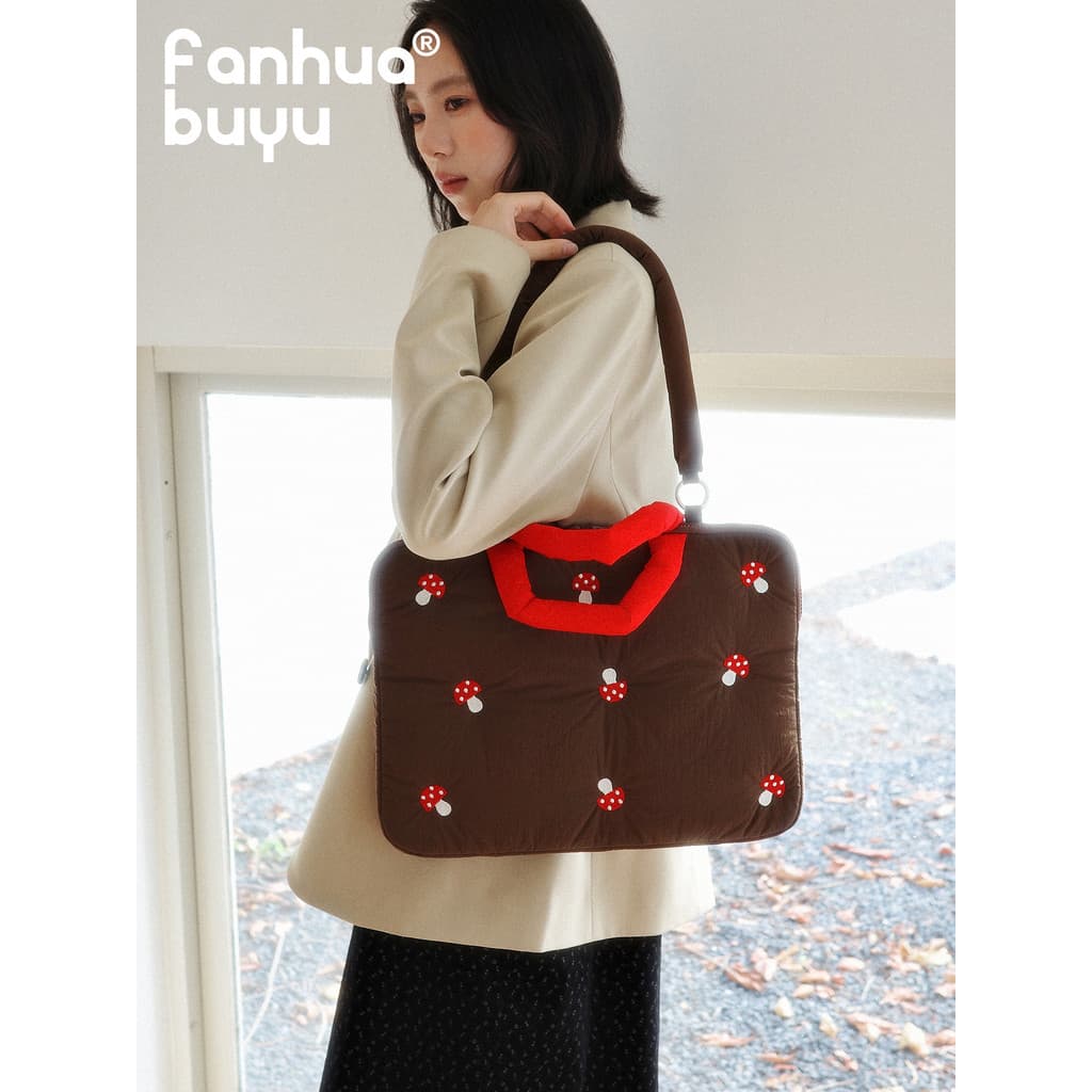 Fanhua Whisper Design Original Novo Estilo 53cm Bolsa para Laptop Feminina Bonito Bordado Cogumelo Bolsa Nicho 50cm Ombr