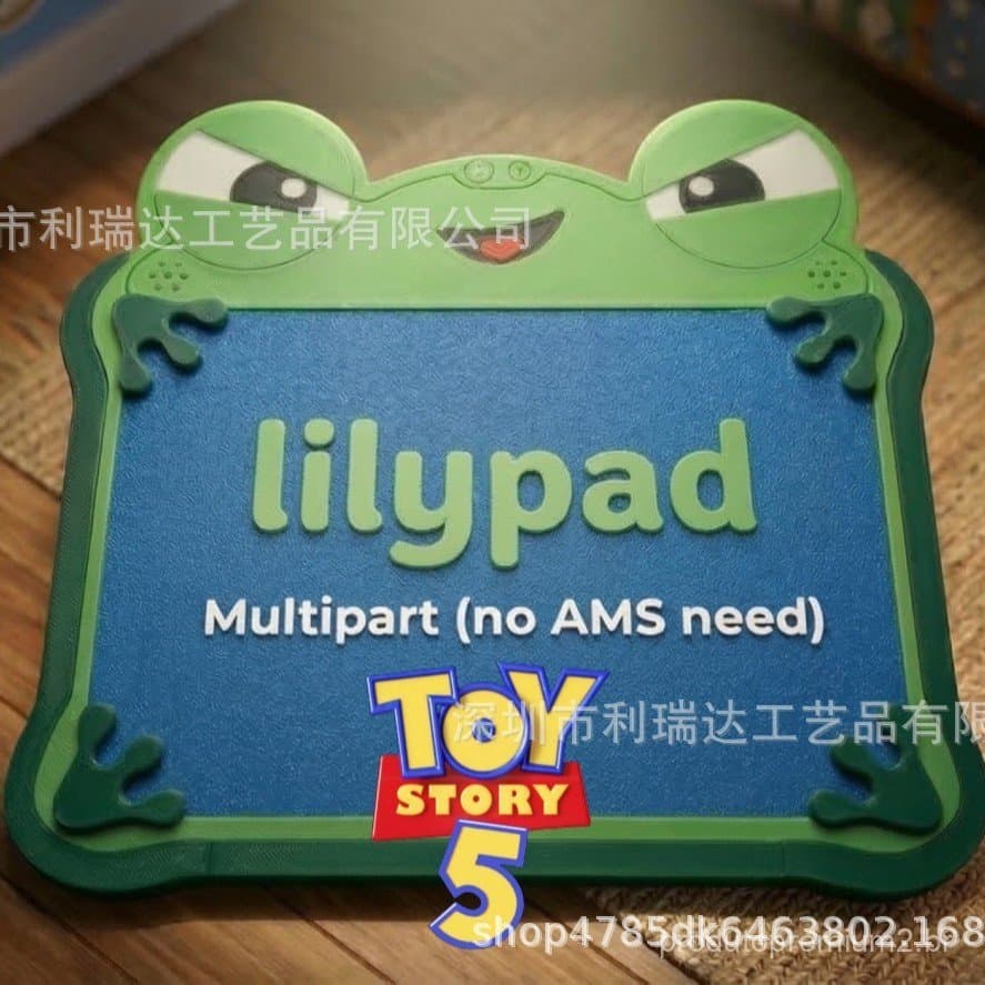 Novo produto de grande sucesso: Brinquedo de pelúcia Lilypad do Toy Story 5, com tema de animação.