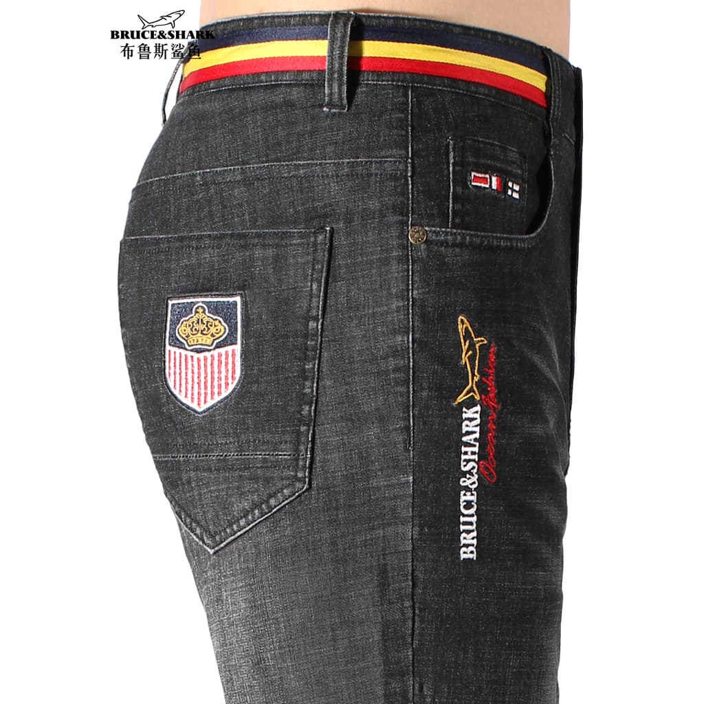 Verão masculino fino Jeans reto Bruce Shark Street Wear calças soltas masculinas Plus Size calças bordadas