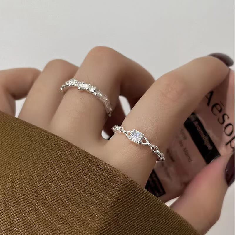 Brilhante pequeno quadrado diamante estanho padrão anel feminino luz luxo nicho Design High-End simples elegante All-Mat
