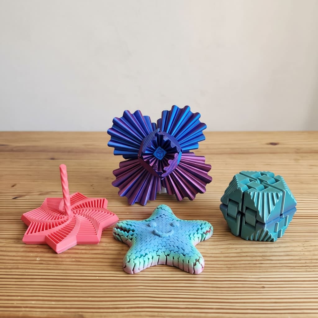 Coleção Criativa de Brinquedos Táteis e Decoração Impressos em 3D: Kit com 4 Peças Únicas