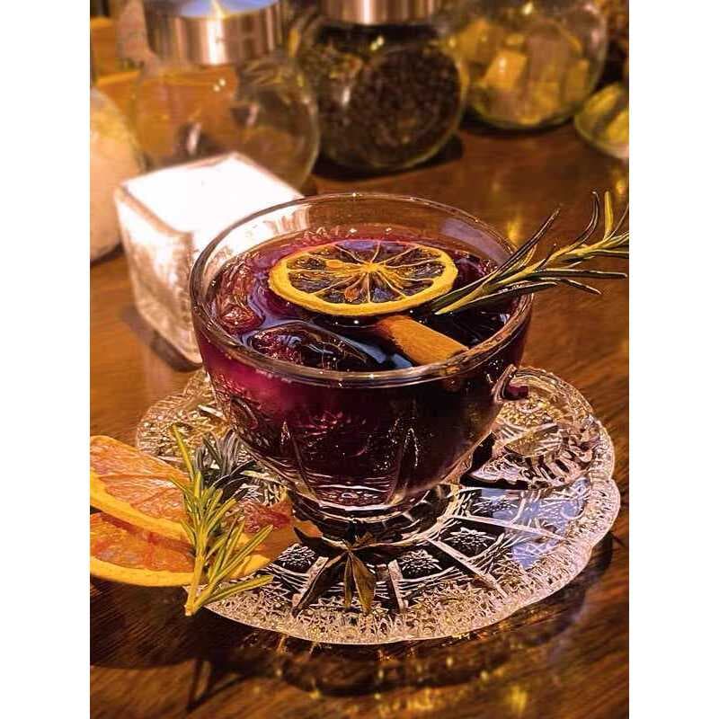 Bar loja bebida quente cocktail copo de vinho tinto quente flor quente xícara de chá bebida quente copo quente esfregand