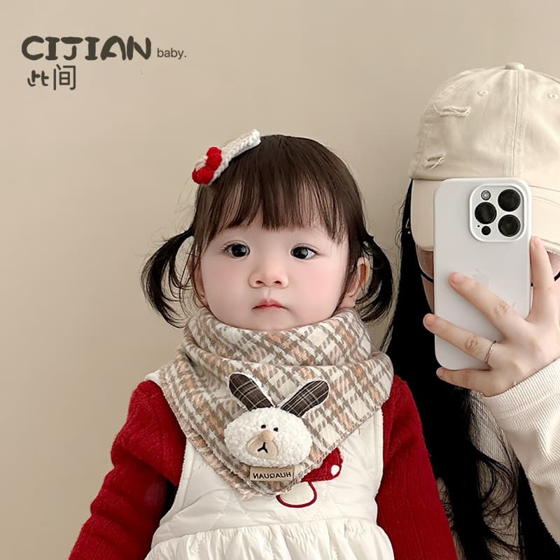 Crianças cachecol outono inverno bebê Super bonito triângulo cachecol bebê quente cachecol meninos bebê meninas bonito A