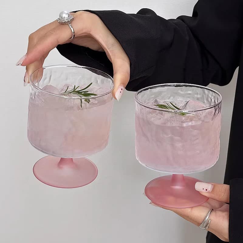 Ins copo de coquetel rosa de vidro com Design de nicho de alto valor, copo de champanhe para presente
