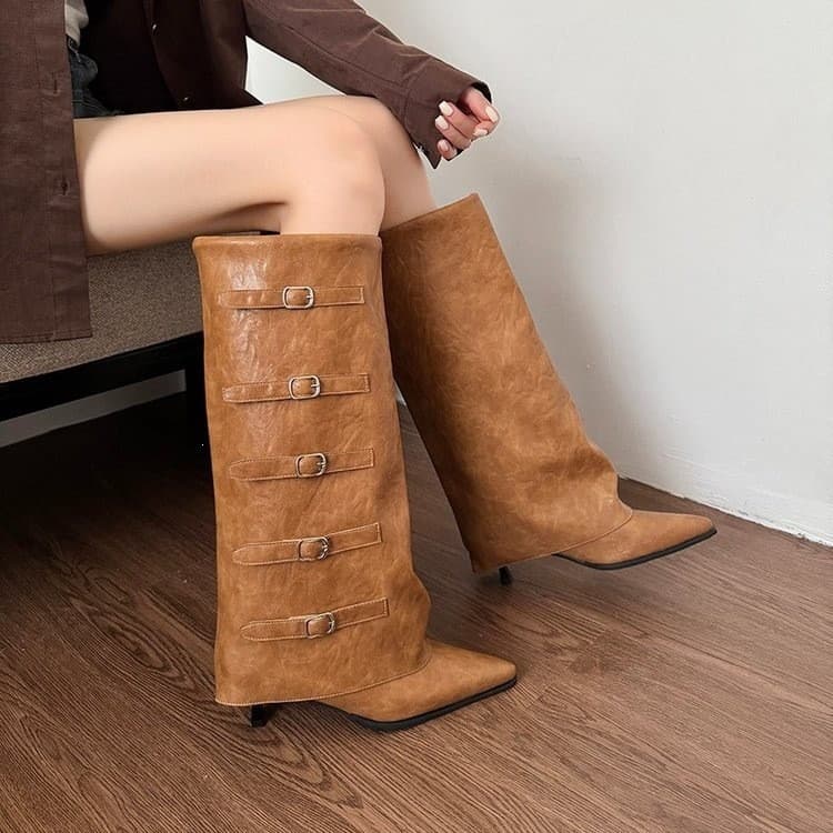 Botas longas femininas, com fivela, salto agulha, bico fino, couro sintético, estilo moderno.