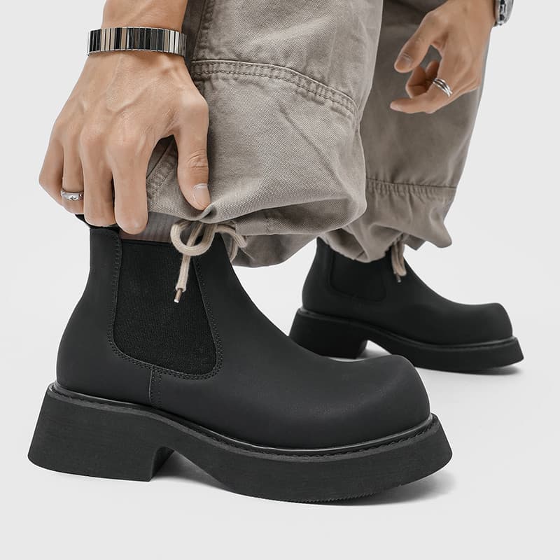 2025 outono novo estilo botas masculinas de sola grossa Chelsea botas aumentadas preto simples All-Match High-End Mid-Cu