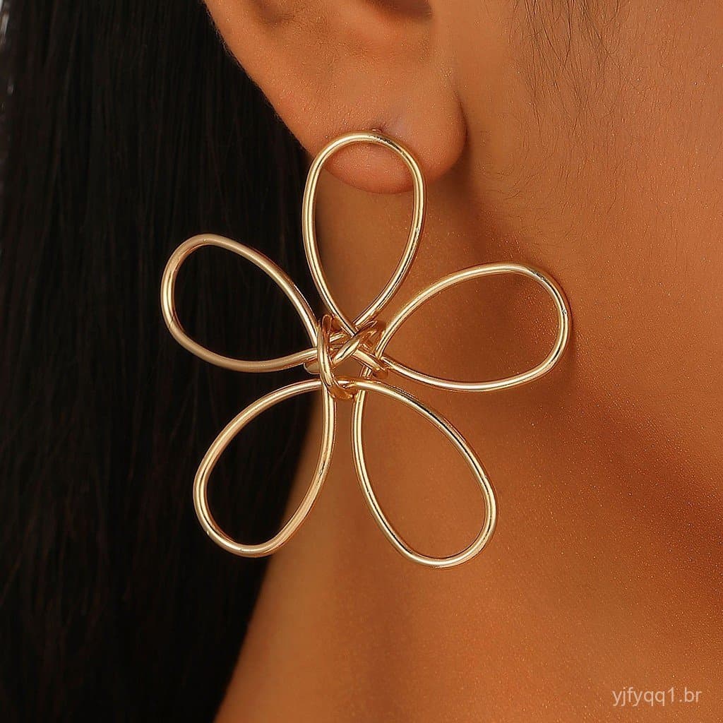 Novos brincos grandes de flor dourada de 2025, estilo coreano, design requintado para mulheres, linhas vazadas, design ú