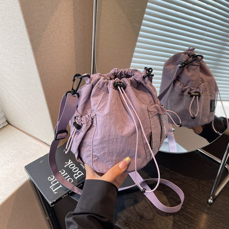 Nova bolsa transversal com cordão para mulheres, versão coreana, bolsa de ombro casual leve, respirável e versátil.
