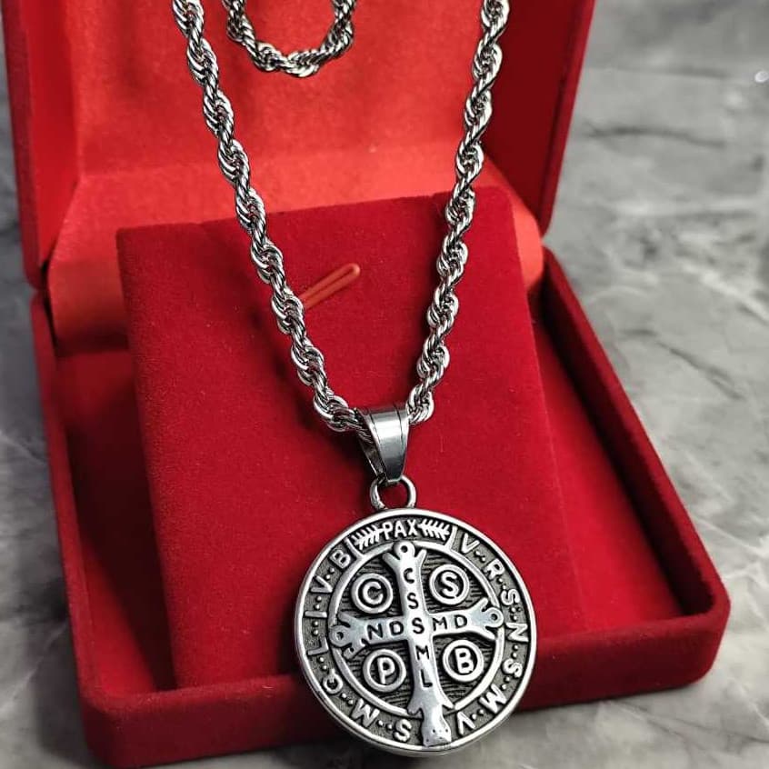 Colar Medalha de São Bento Prata Velha Religião