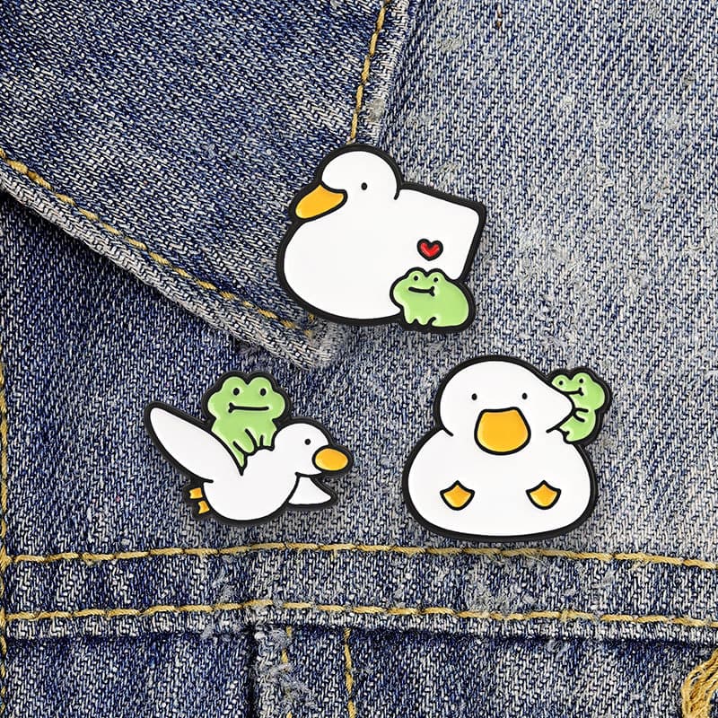 Amizade Pato Branco Sapo Dos Desenhos Animados Esmalte Broche Moda Acessórios De Roupas Mochila Crachá Jóias Presente
