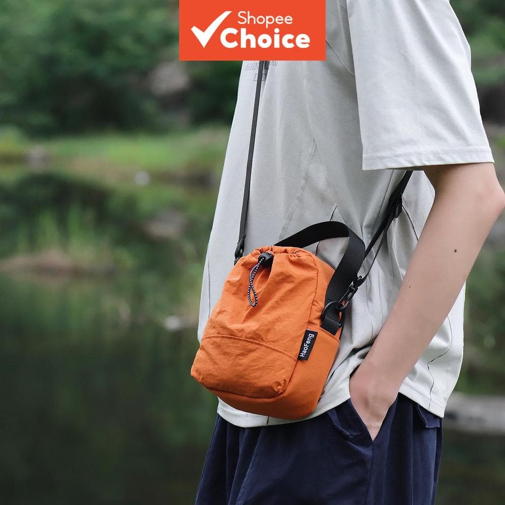 Bolsa transversal leve de náilon com cordão, suporte para garrafa de água, pequena bolsa tiracolo para caminhada ao ar