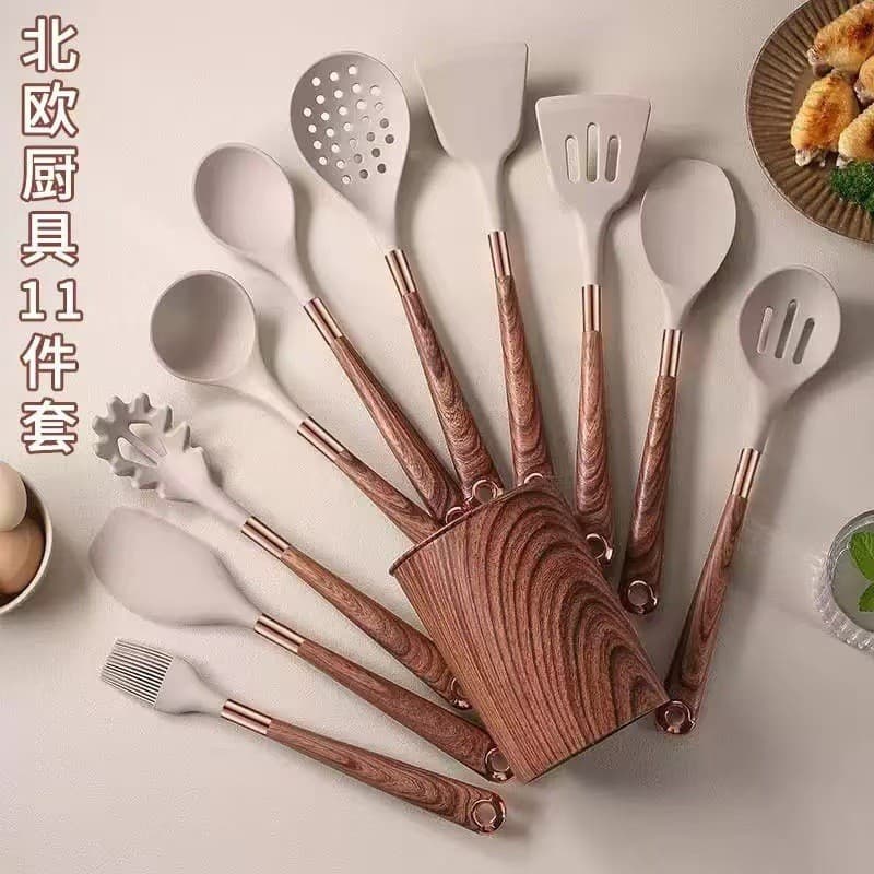 Novo conjunto de utensílios de cozinha de silicone para vendas internacionais, conjunto de 11 peças com cabos em madeira