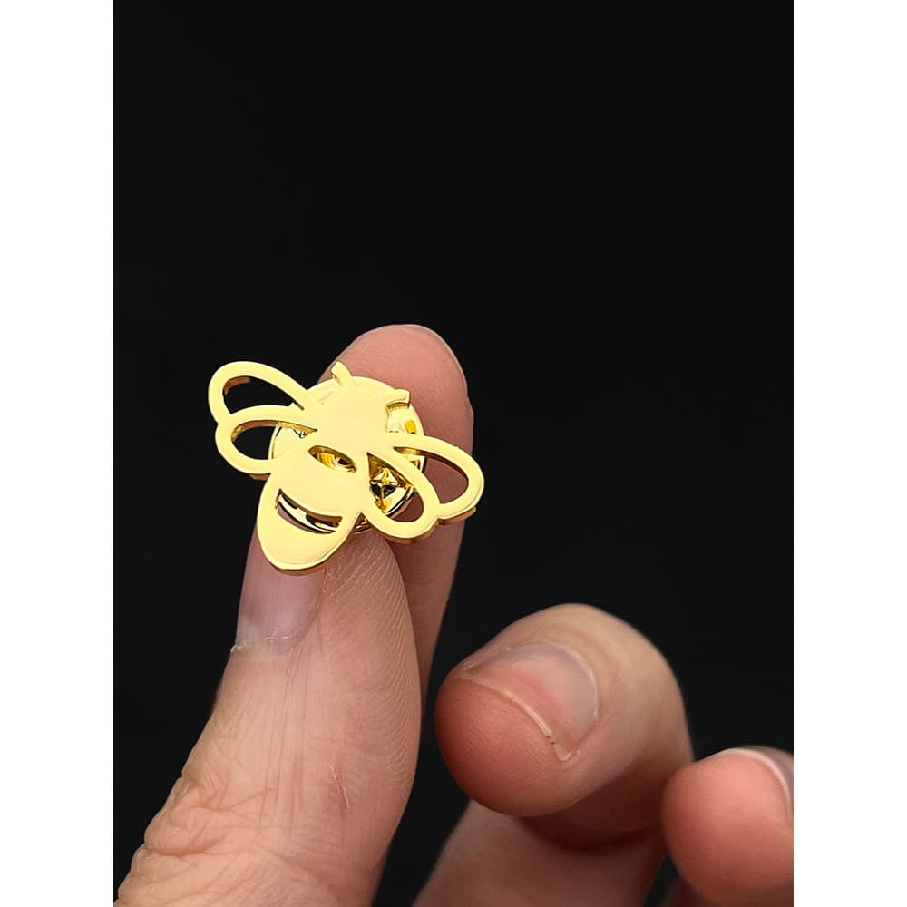 Abelha pino abelha dourada titânio aço colar pino casaco decoração broche masculino blusão broche distintivo
