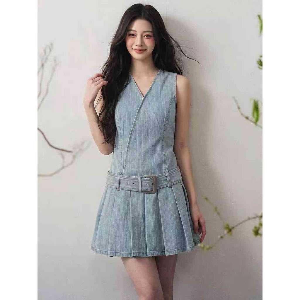 Padrão Vertical com decote em V sem mangas Halter pescoço Denim vestido feminino pequeno verão cintura estreita mais mag