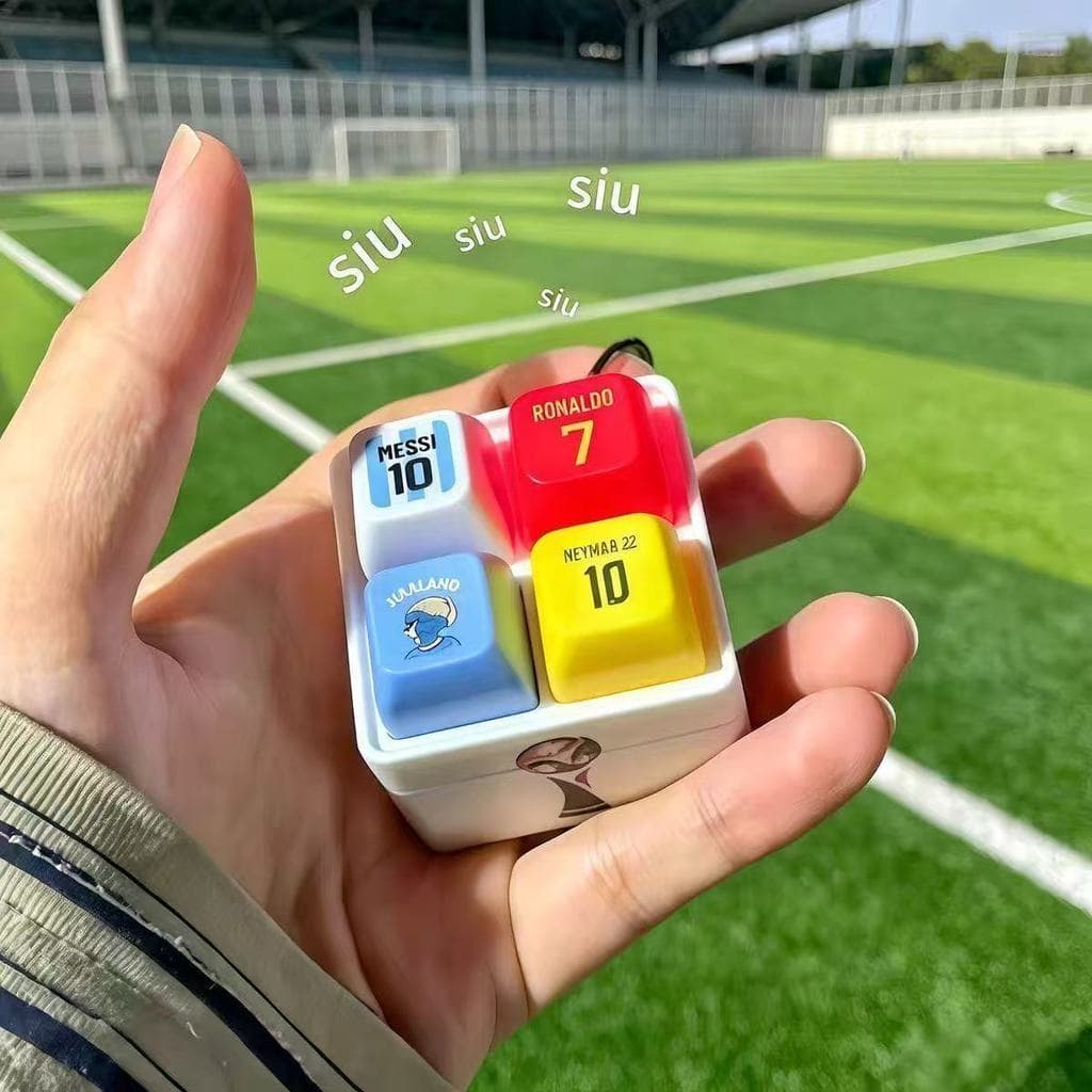 Pingente sonoro temático da Copa do Mundo do Haaland, brinquedo de pegadinha, chaveiro sonoro divertido do Messi, brinqu