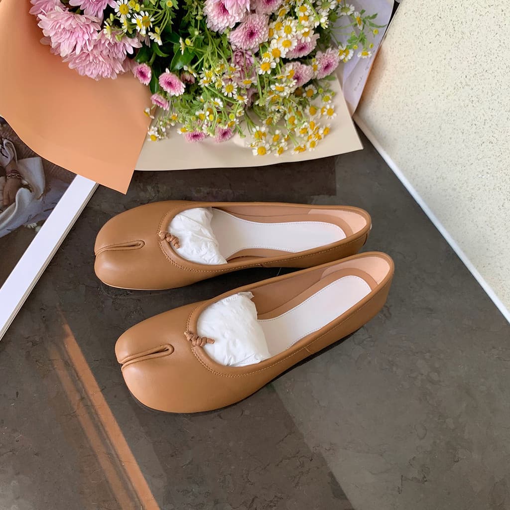 Mocassins Femininos Casuais de Couro Genuíno com Bico Dividido