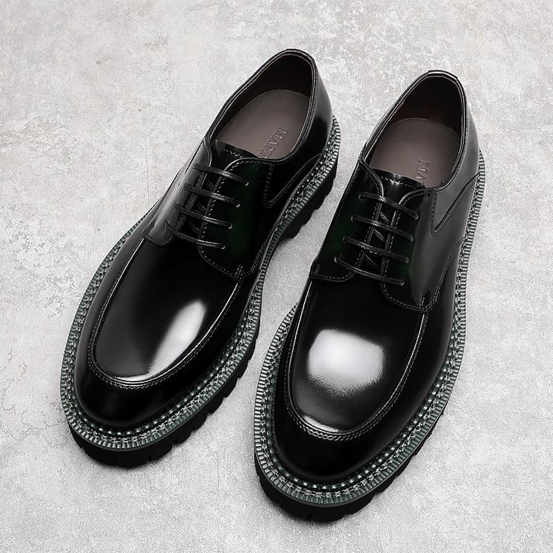 Sapatos de couro de alta qualidade estilo masculino 2025 novo estilo artesanal sapatos formais negócios sola grossa aume