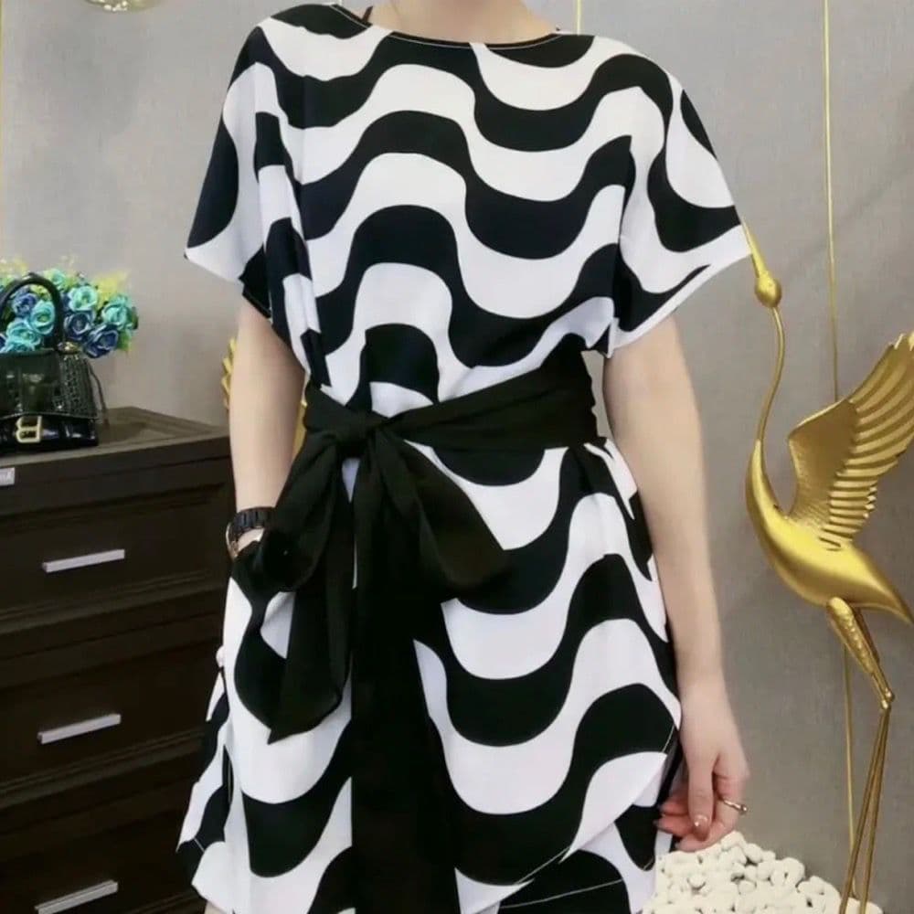 2025 verão novo estilo Design elegante Irregular rendas All-Match capa barriga redução de idade pequena camisa feminina