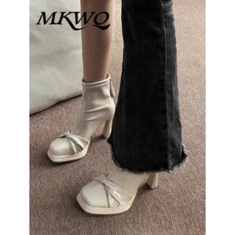 Temperamento francês botas curtas mulheres salto alto dedo do pé quadrado Martin botas arco Commuter botas finas confort