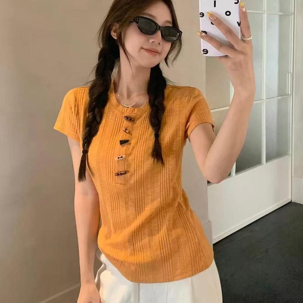 [Promoção por tempo limitado] Slub Algodão Texturizado Chifre Botão Camiseta de Manga Curta Feminina Pequena Slim-Fit Sl