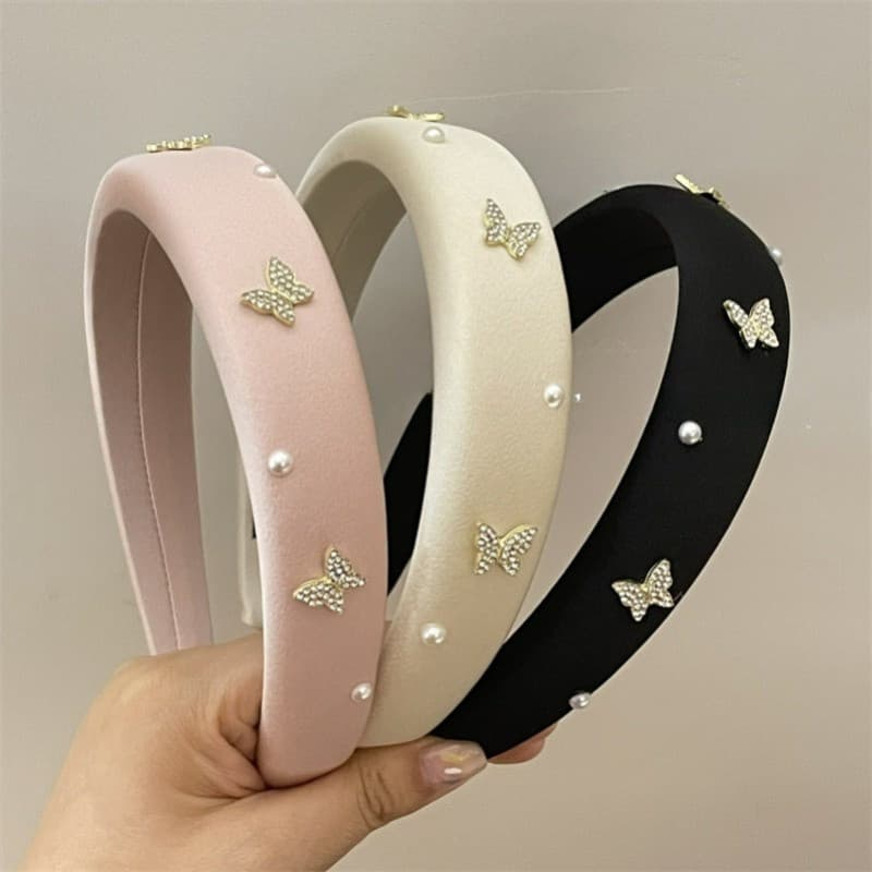 Nova e luxuosa tiara brilhante, adornada com pérolas e borboletas, adequada como acessório de cabelo para mulheres elega