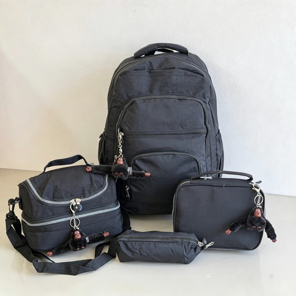 Conjunto de material escolar com quatro peças: mochila + lancheira térmica + estojo + estojo pequeno