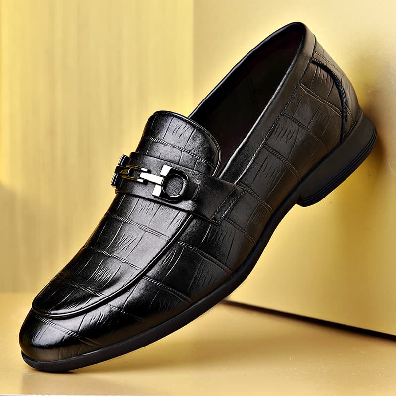 Mocassins masculinos 2026 primavera novo estilo estilo britânico sapatos de couro de negócios Casual sola macia deslizam