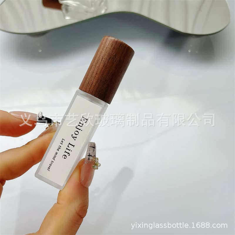 Garrafa dispensadora de água com tampa de madeira, garrafa de vidro vazia, frasco de spray portátil de 10ml de alta qual