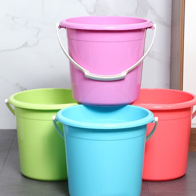 Estoque pronto Balde grande de plástico doméstico espessado portátil para armazenamento de dormitório estudantil Balde d