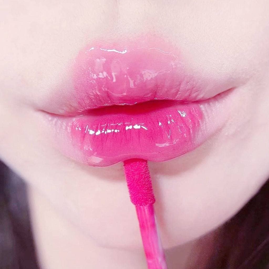 Você pode acreditar em estética estilo Ju para sempre!Sanduíche cereja água brilho labial brilho labial pele branca lisa