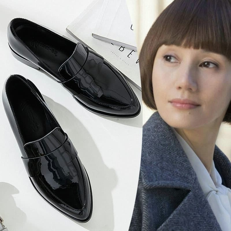 Novo estilo único sapatos femininos salto grosso pequenos sapatos de couro feminino dedo do pé apontado All-Match estilo
