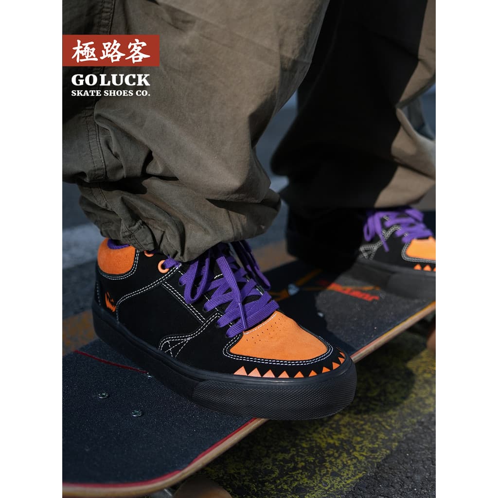 Jiluke Halloween COS sapatos de skate usar homens mulheres estilo casais meados de baixo topo esportes sapatos