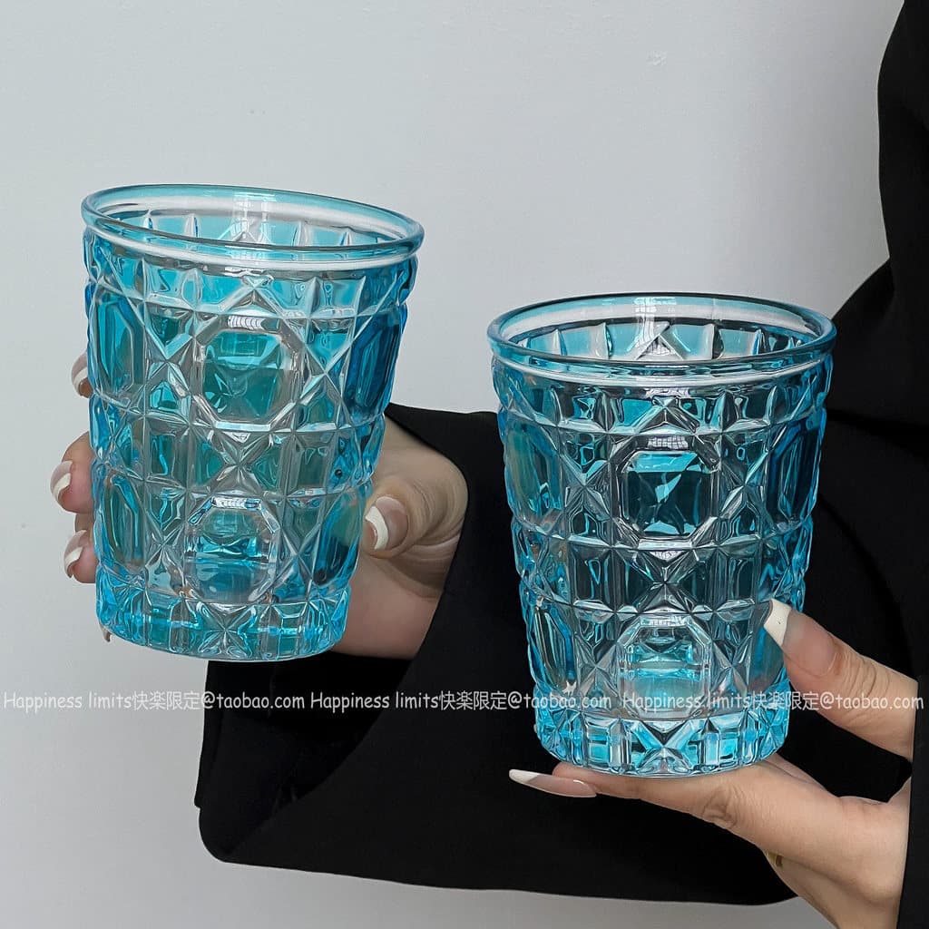 Copo Diamante Azul 320ml – Luxo em Cristal com Textura Geométrica, Perfeito para Sucos e Cafés