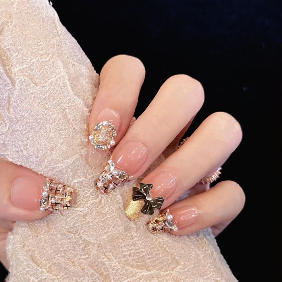 Xiaoxiang estilo temperamento unhas Semi-vestidas à mão olho de gato branco filha francesa arco remendo destacável