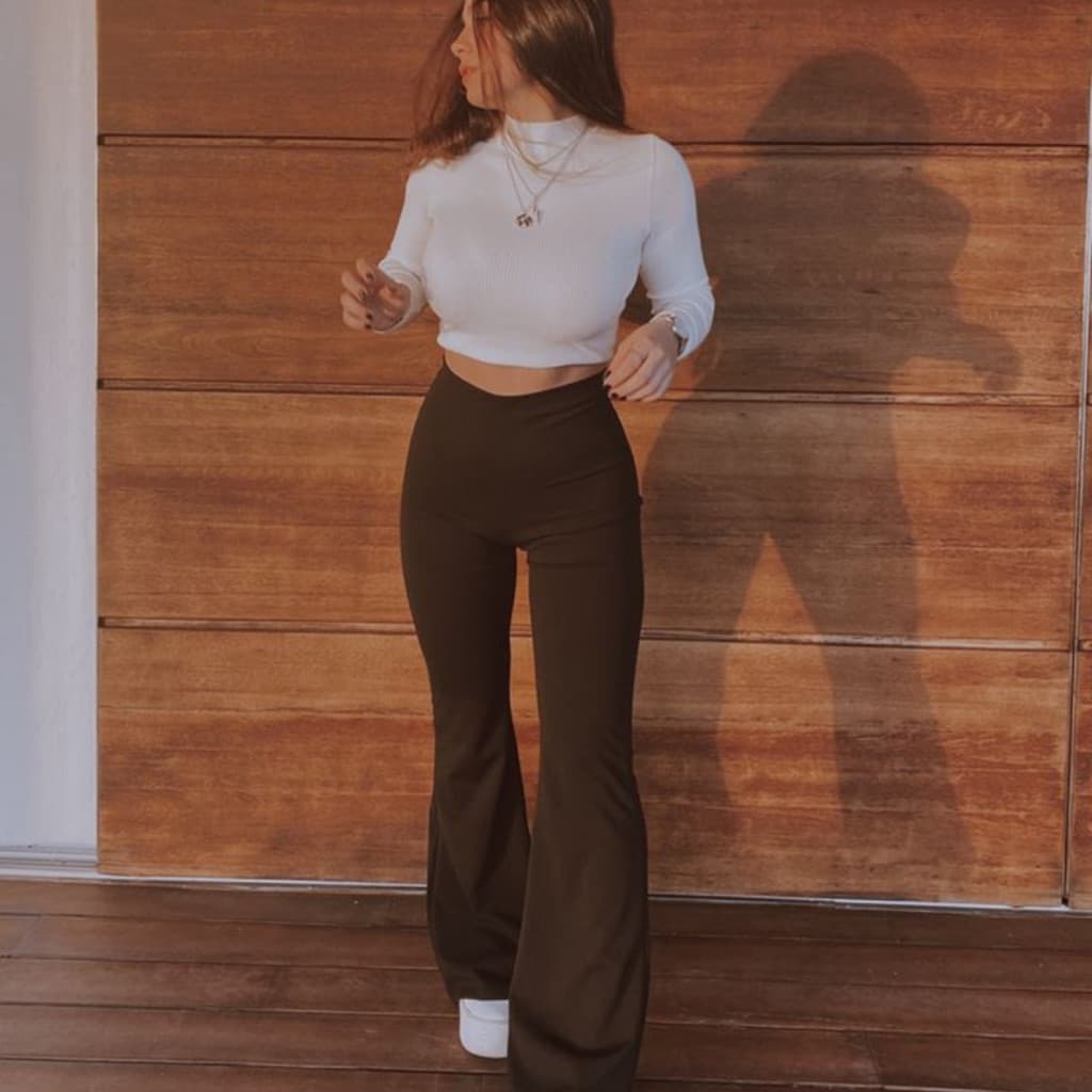 Calça Flare Preta Bailarina Boca De Sino Suplex Cintura Alta