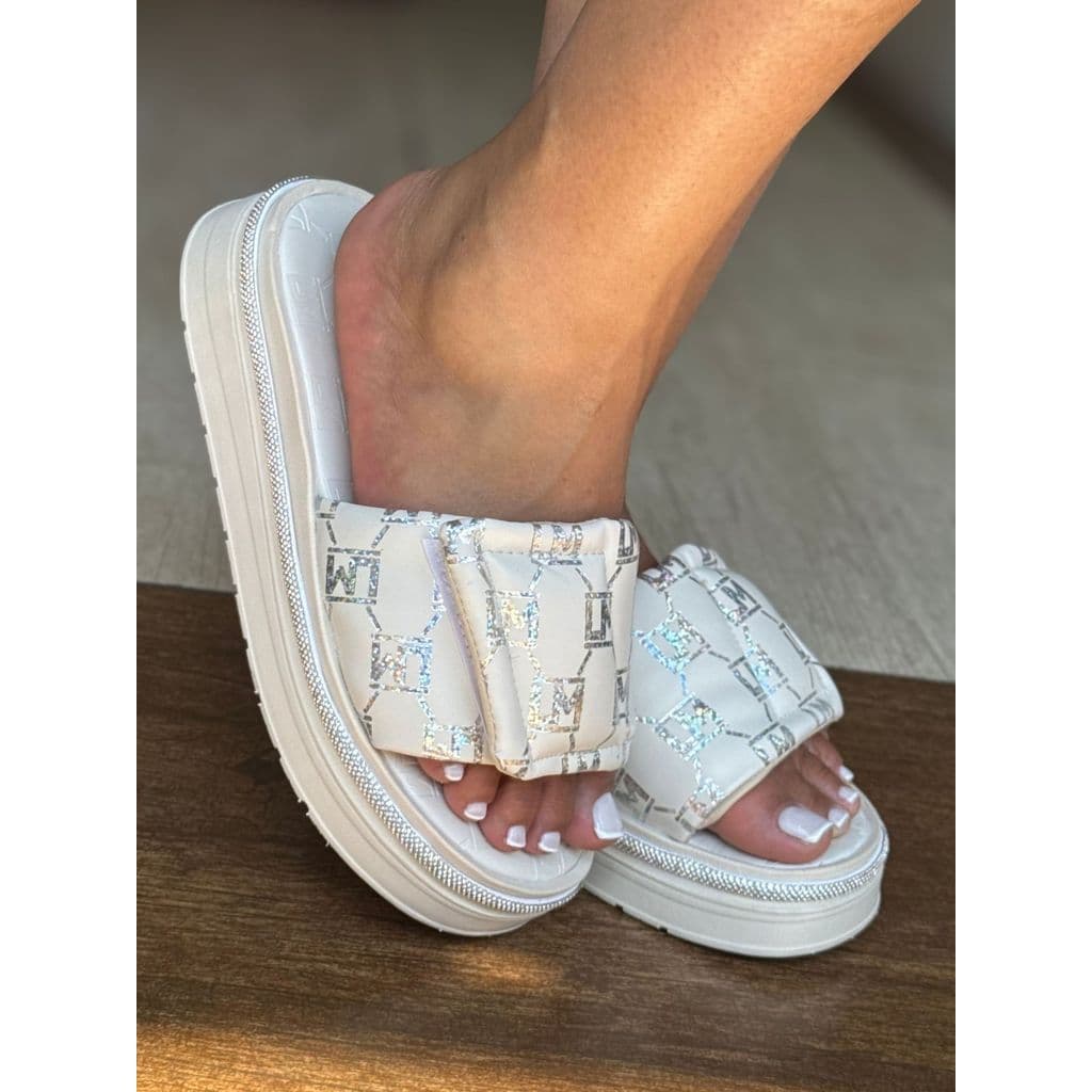 Sandalia Slide Feminino Plataforma Com Detalhe Metalizado